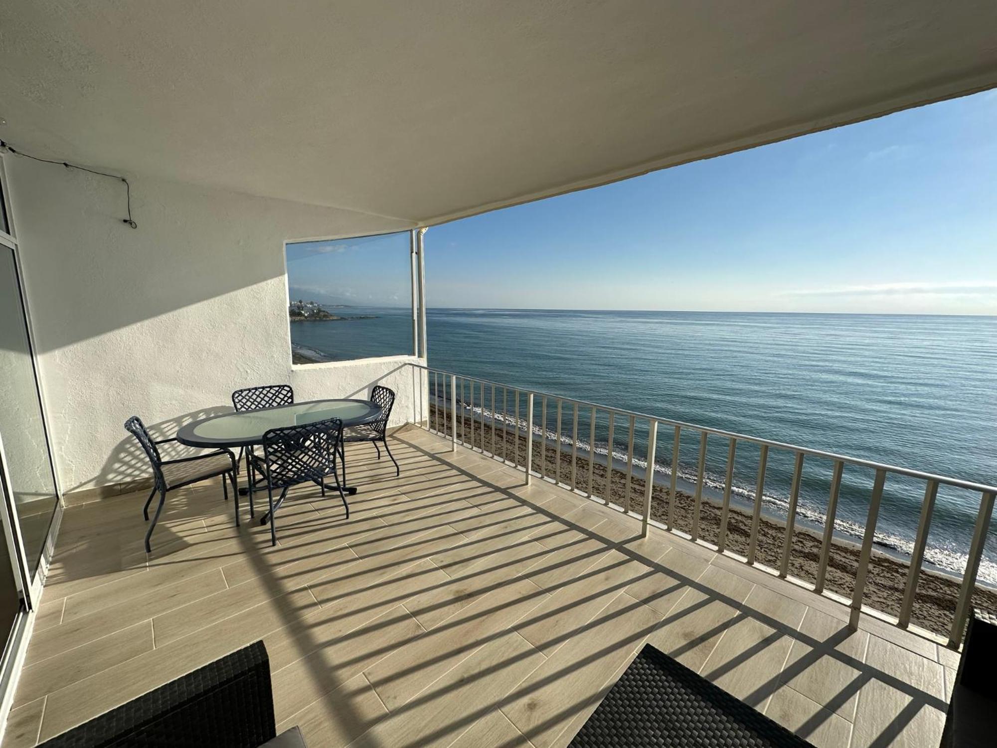 Beachfront, Top Floor Corner 2-Bed, Estepona Paseo Exterior foto