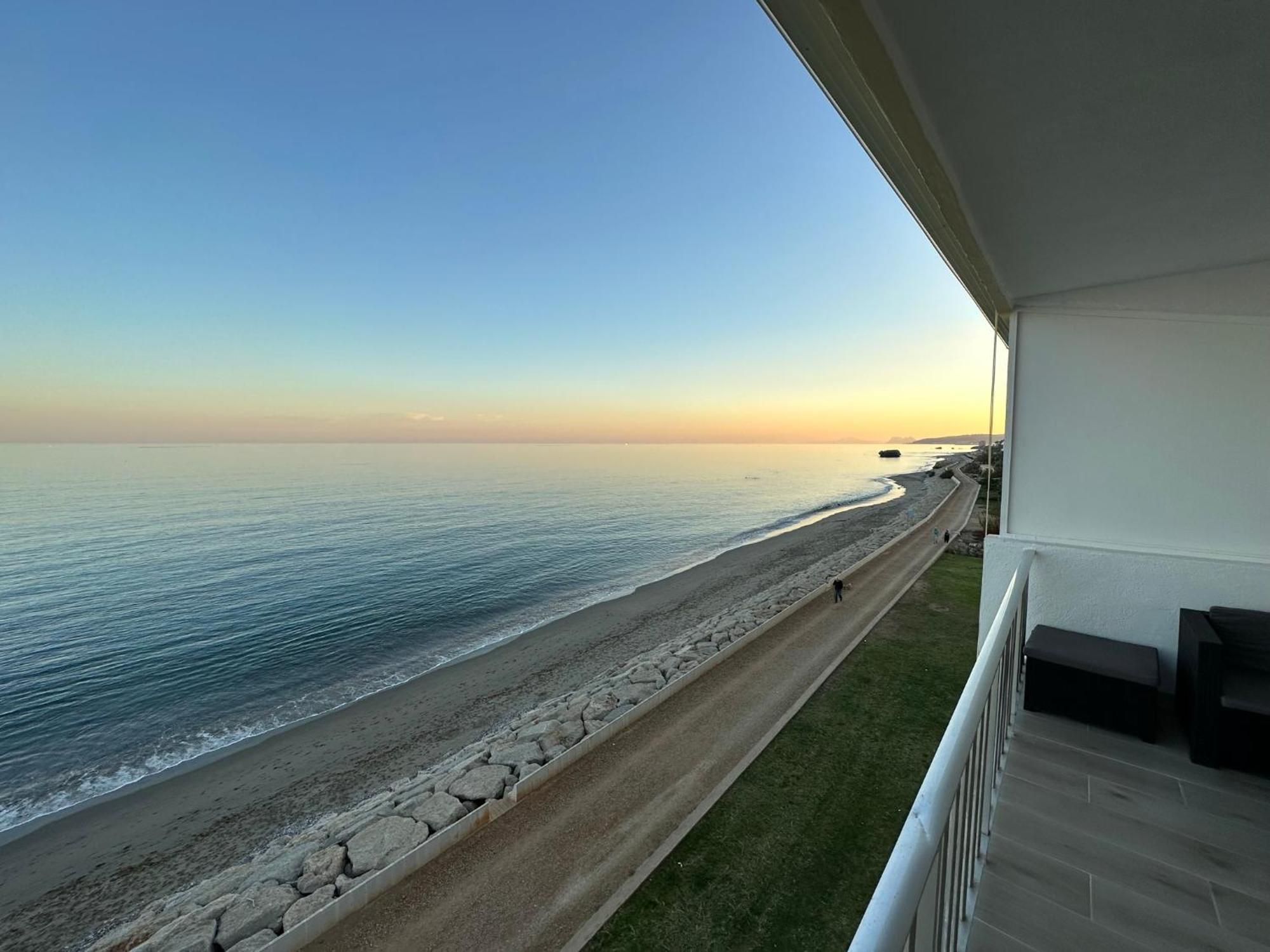 Beachfront, Top Floor Corner 2-Bed, Estepona Paseo Exterior foto
